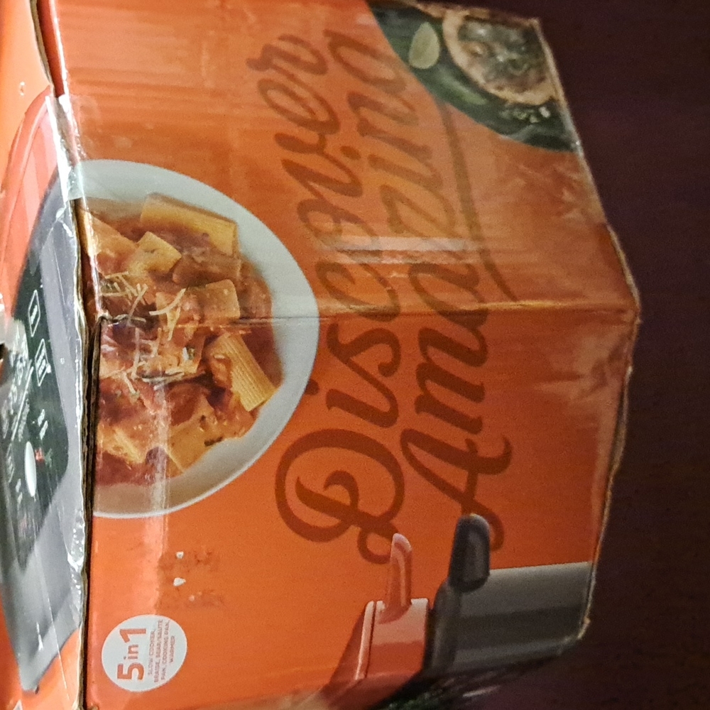 An instapot  Precision Dutch oven 5 in 1 and  Gray and color